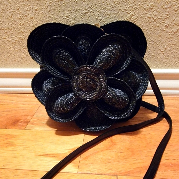 kate spade Handbags - Kate Spade black lawn party bitsy woven straw handbag